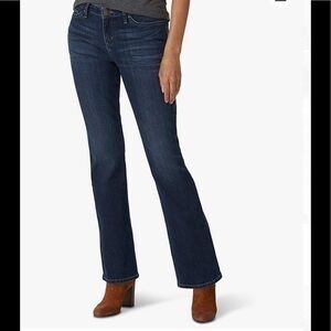 NWT Lee regular fit stretch mid rise boot cut jeans 18P